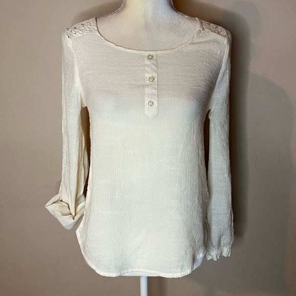 ⭐️Mine Lace Long Sleeves Top - Picture 2 of 8